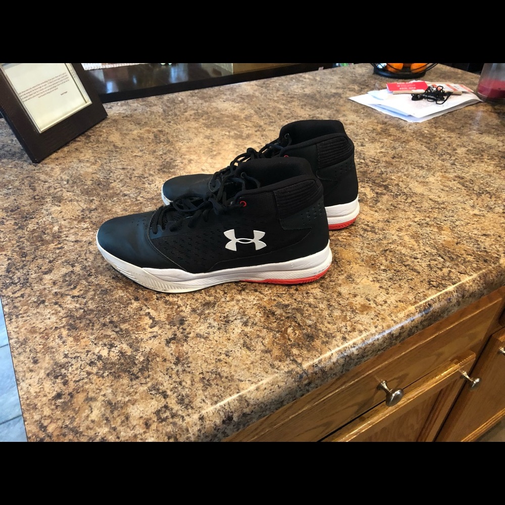 UnderArmour - men’s size 10